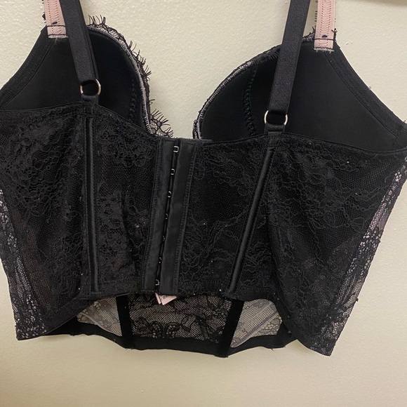 Victoria's Secret Black Lace Bra with Pink Accent - Picture 6 of 9